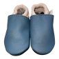 Preview: Krabbelschuhe in taubenblau verfärbung auf Vorderteil