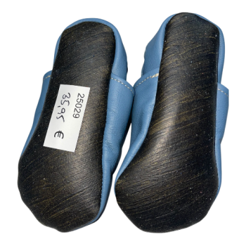 Lederpuschen Trecker auf taubenblau mit Latexsohle