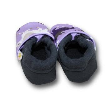 Vegane Krabbelschuhe Pferd auf lila