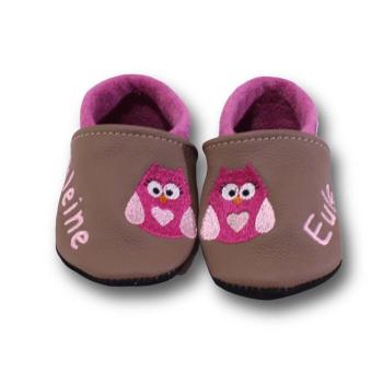Krabbelschuhe Eule auf schlamm