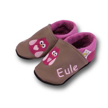 Krabbelschuhe Eule auf schlamm