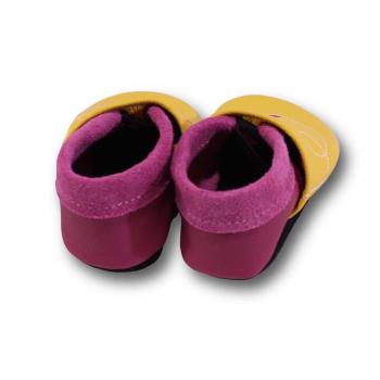 Krabbelschuhe Schmetterling 2015 auf gelb