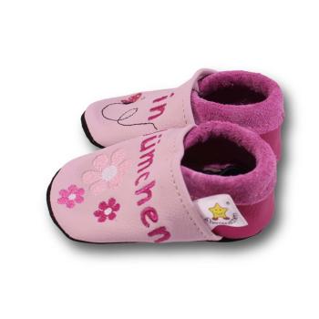 Krabbelschuhe Schmetterling im Flug auf rosa