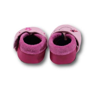 Krabbelschuhe Schmetterling im Flug auf rosa
