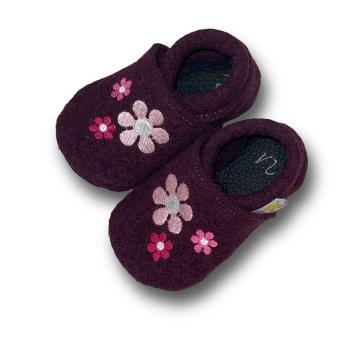 Walkloden-Puschen Blume auf Brombeere