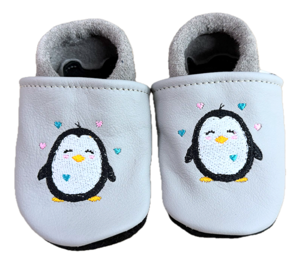 Krabbelschuhe Pinguin auf grau