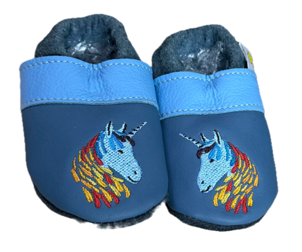 Lederpuschen Einhorn auf Taubenblau