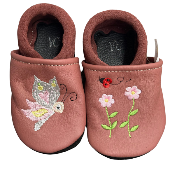 Krabbelschuhe Schmetterling und Blumen