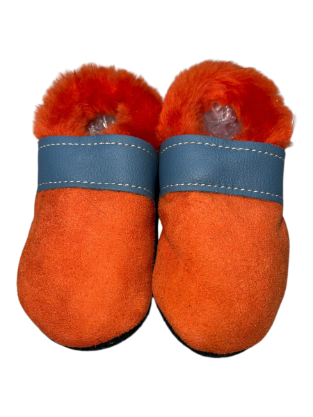 Krabbelschuhe in orange mit Lammfell
