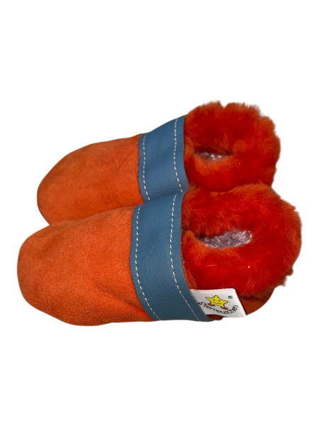 Krabbelschuhe in orange mit Lammfell