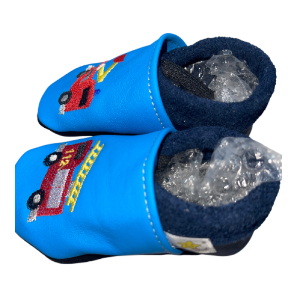 Krabbelschuhe Feuerwehr auf blau