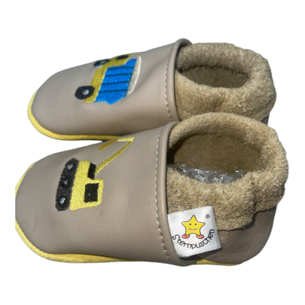 Lauflernschuhe Baustelle auf graubeige