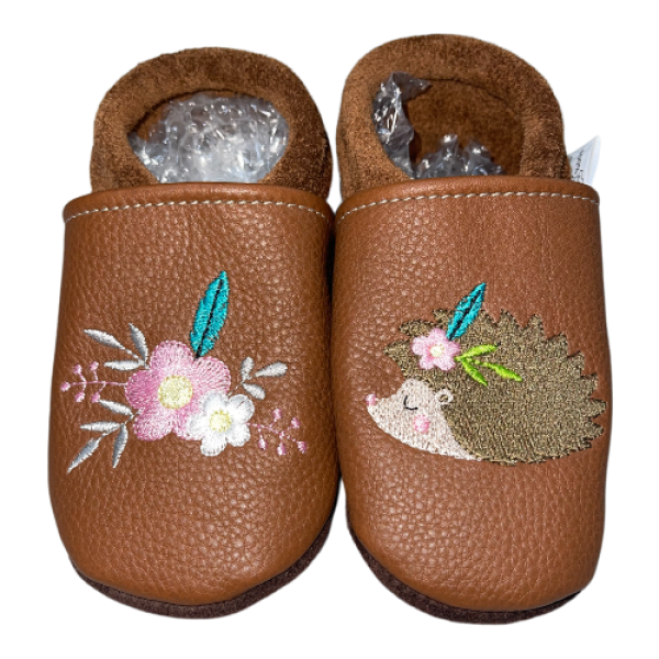 Lederpuschen Igel & Blume auf braun
