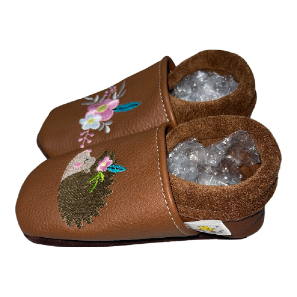 Lederpuschen Igel & Blume auf braun