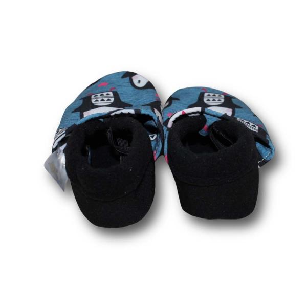 Vegane Krabbelschuhe Pinguin auf blau
