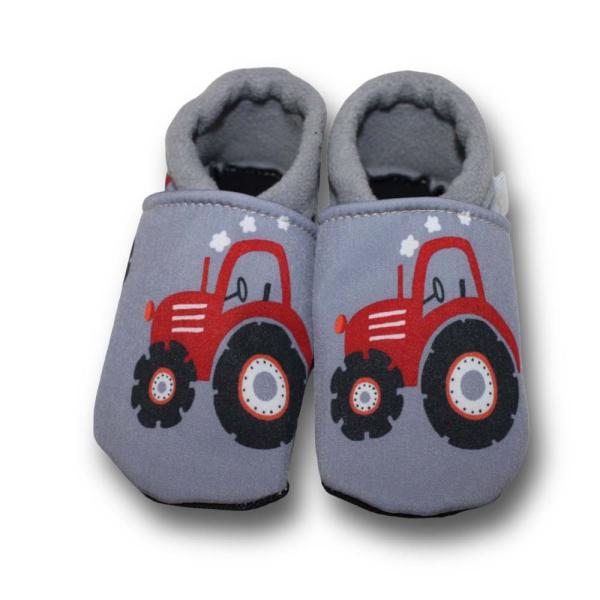 Vegane Krabbelschuhe roter Trecker auf grau