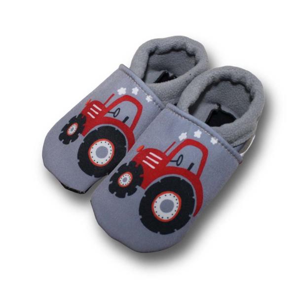 Vegane Krabbelschuhe roter Trecker auf grau