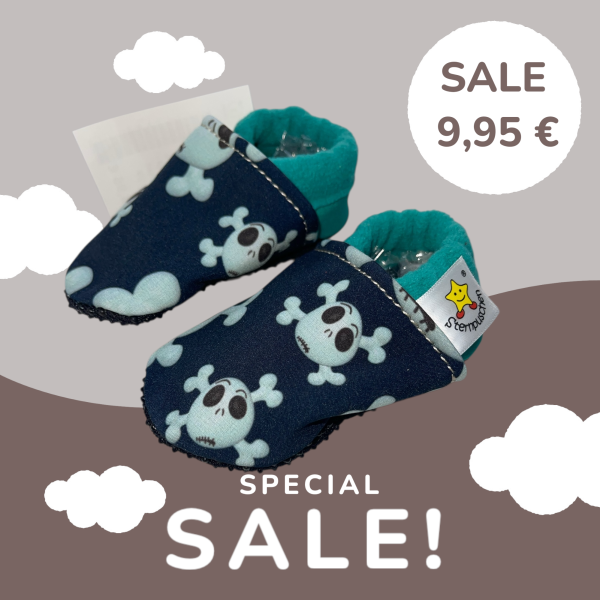 Vegane Krabbelschuhe TOTENKOPF