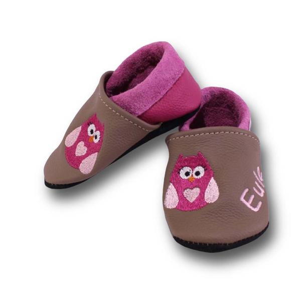 Krabbelschuhe Eule auf schlamm