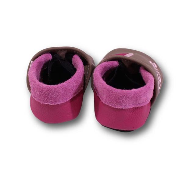 Krabbelschuhe Eule auf schlamm