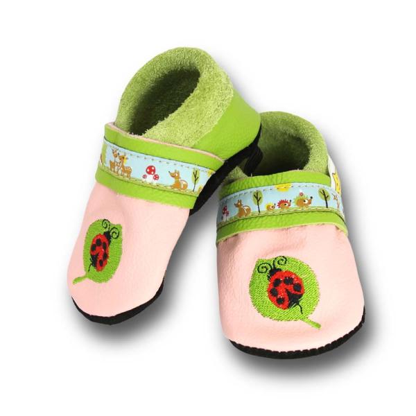 Lederpuschen Marienkäfer auf rosa