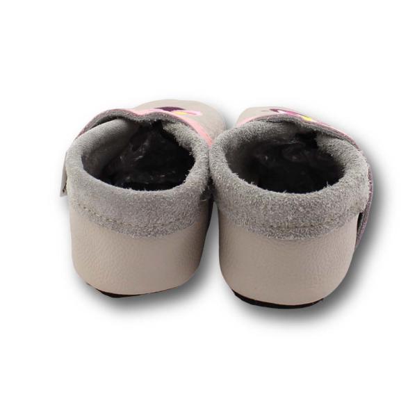 Krabbelschuhe Käfer auf grau