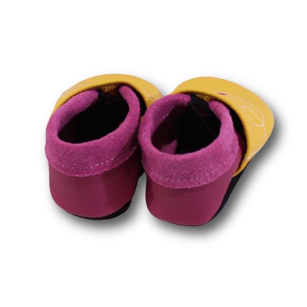 Krabbelschuhe Schmetterling 2015 auf gelb